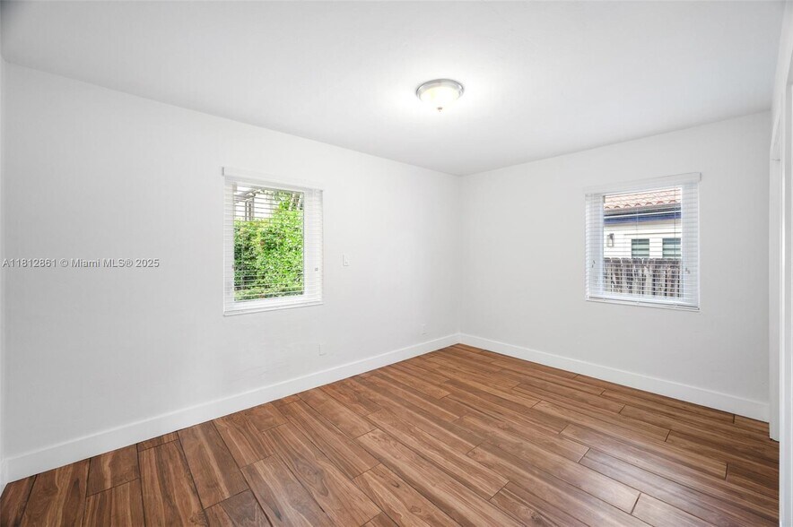 Building Photo - 5775 SW 28th St