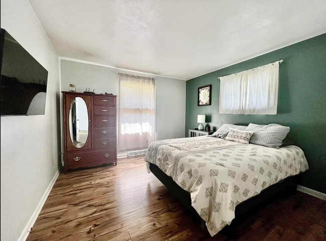 Building Photo - 1915 Highview Ct