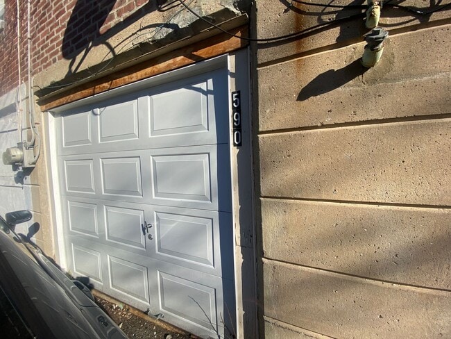 Building Photo - Desirable, Quaint 3/1 bath Beautiful Home in Upper Darby!