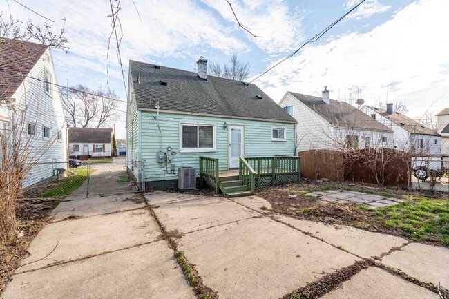 Building Photo - 14921 Myola Ave