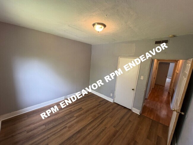 Building Photo - 1407-1407 Rowan Ave