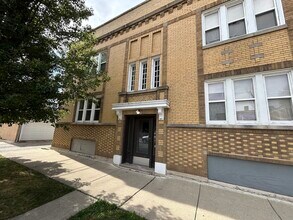 Building Photo - 3018 N Karlov Ave