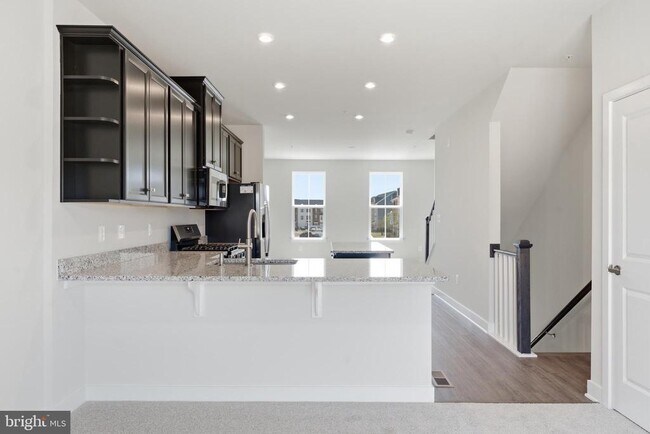 Building Photo - 16130 Hyde Pk Pl