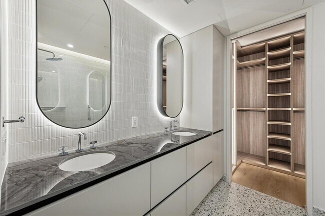 Building Photo - 610 Davis St