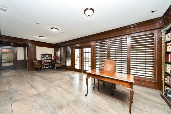 Building Photo - 2400 N Braeswood Blvd