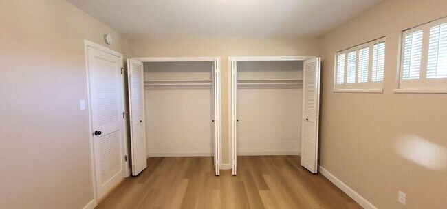 Building Photo - Beautiful 2 Bedroom / 2 Bath Bungalow Next to Hidden Valley Golf Club with Large Private Patio, N...