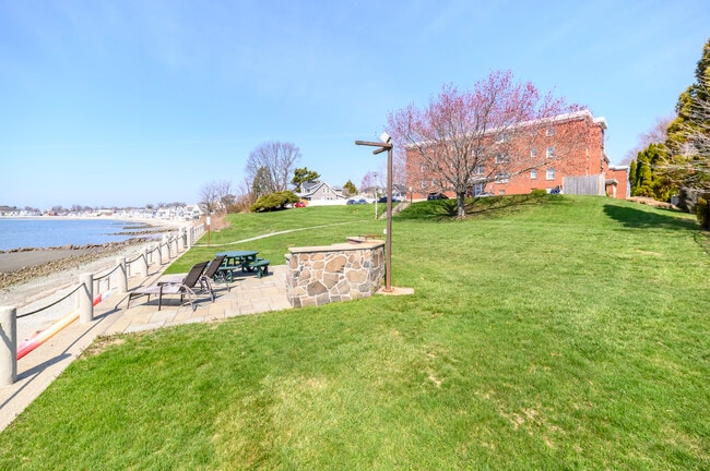 Building Photo - 185 Melba St