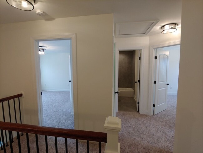 Building Photo - 3 Bedroom, 2.5 Bath Townhome Close to UTC!