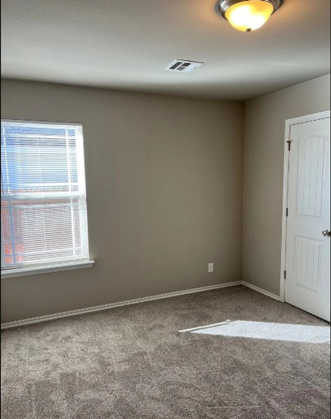 Building Photo - 3 Bed | 2 Bath in Broken Arrow!