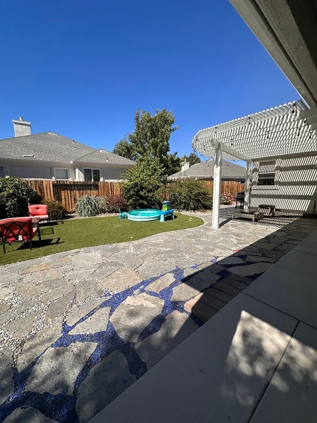 Building Photo - Beautiful Golf Course Home Located on a Cul de Sac