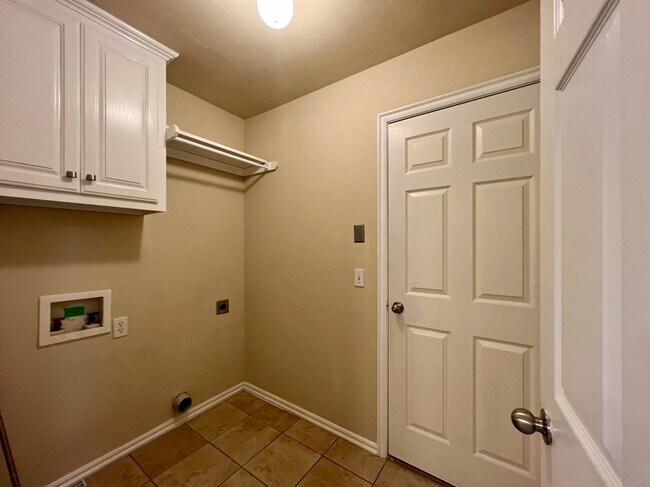 Building Photo - 2205 SW 93rd St