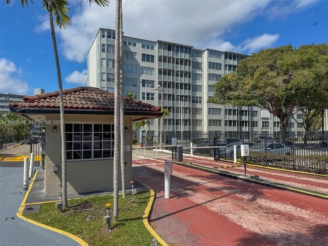 Building Photo - 1680 NE 191st St