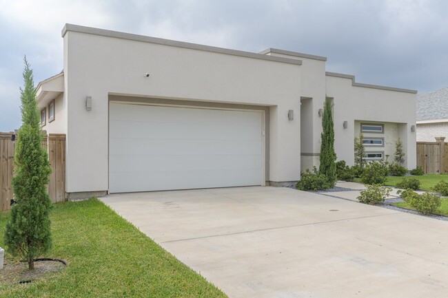 Building Photo - 133 Heron Dr