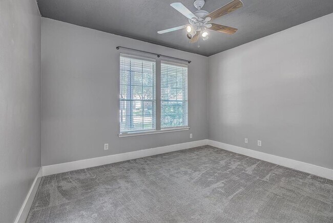 Building Photo - 16806 Ivy Wild Ln