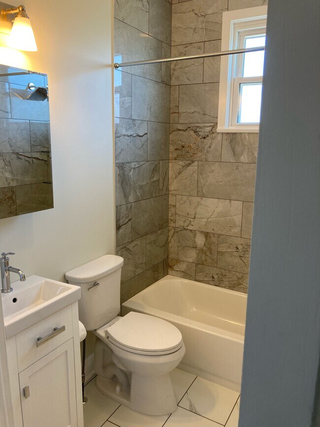 Building Photo - 8810 Oleander St