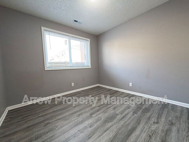 Building Photo - 660 S 20th St