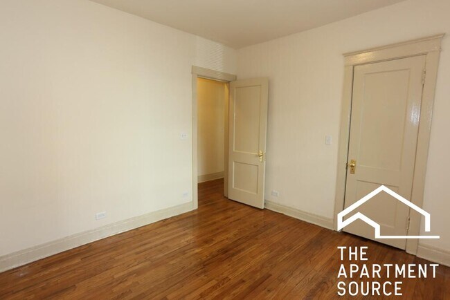 Building Photo - 4716 N Racine Ave