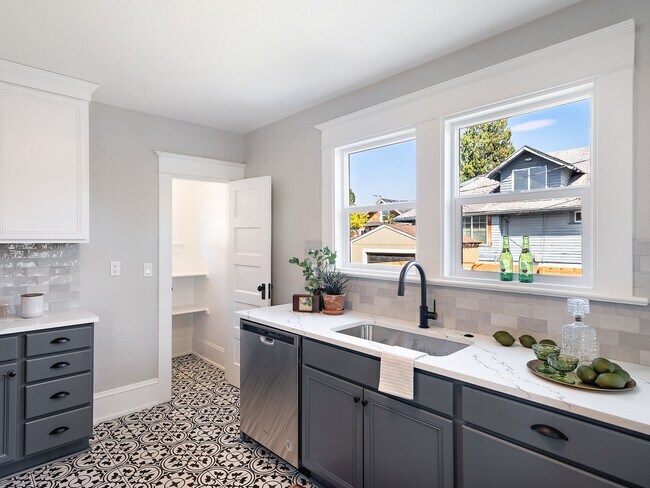 Building Photo - Gorgeous, updated 3-bdr Vernon bungalow w/...