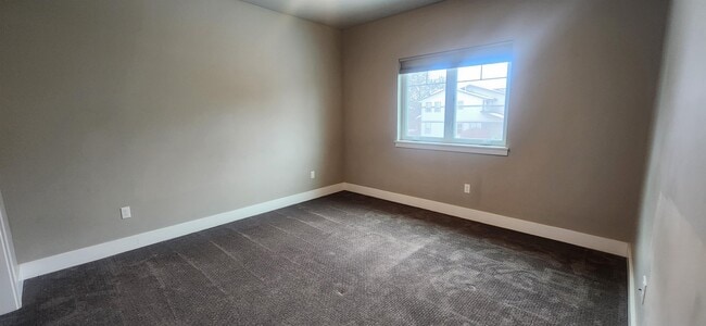 Building Photo - 2633 Park Creek Ave