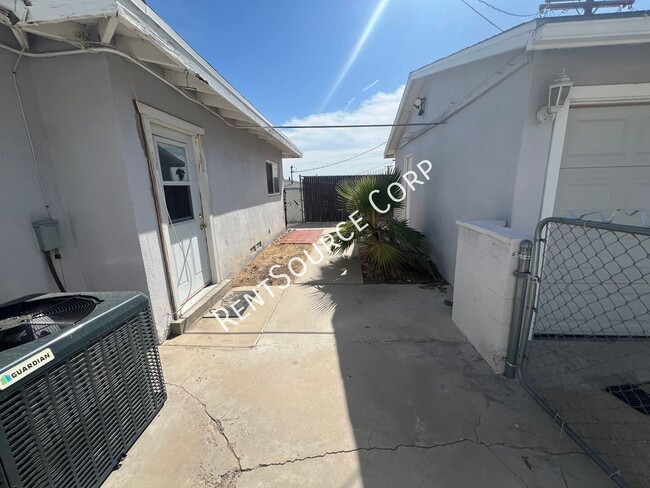 Building Photo - 1200 Kelly Dr