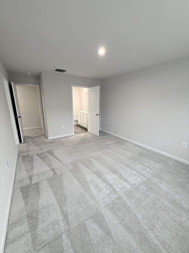 Building Photo - 400 el Camino Dr