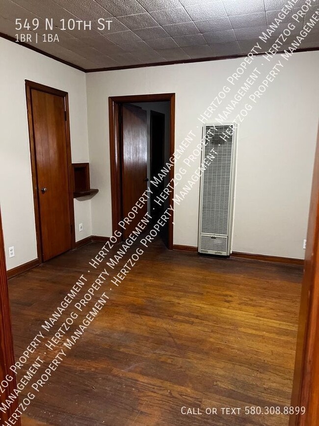 Building Photo - 549 N 10th St