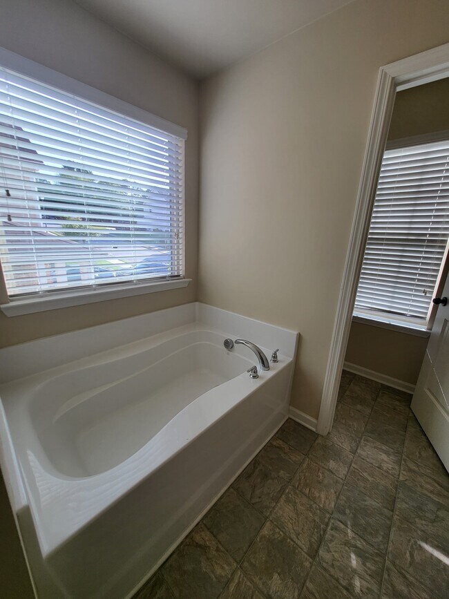 Building Photo - 5716 Westin Cir