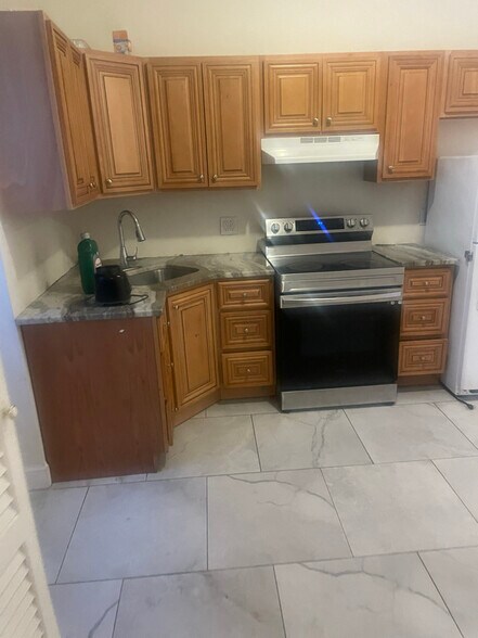 Primary Photo - 622 Clawson St