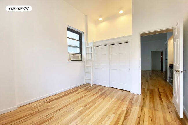 Building Photo - 105 W 77th St