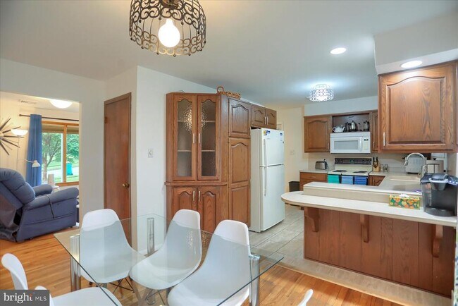 Building Photo - 83 Hillside Cir