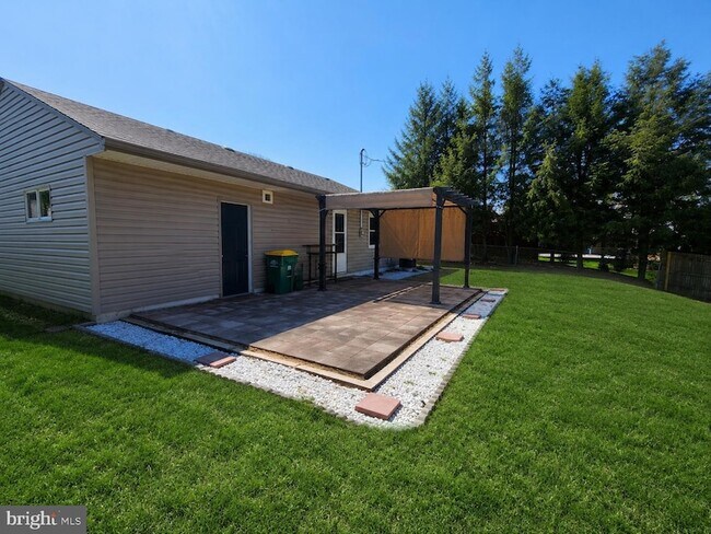 Building Photo - 739 Stouffer Ave