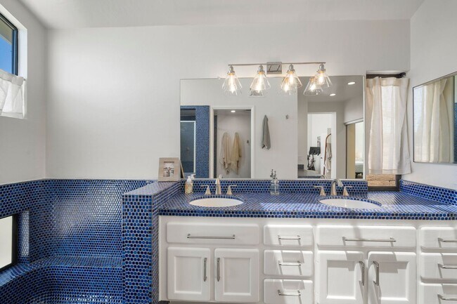 Building Photo - Experience Coastal Living at Its Finest in...