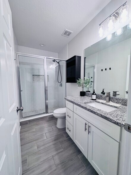 Building Photo - 2208 E 15th Ave