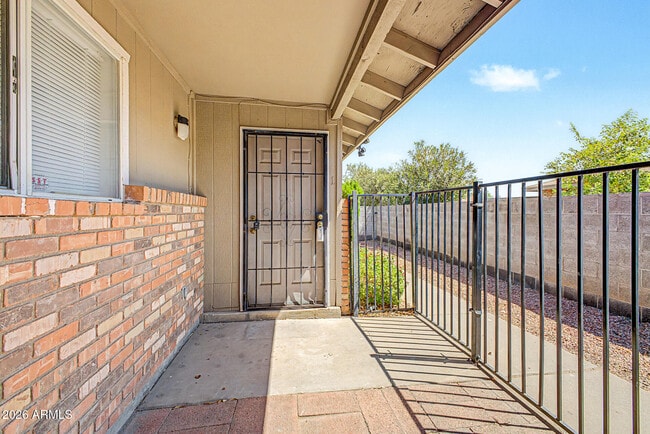 Building Photo - 2931 E Beck Ln
