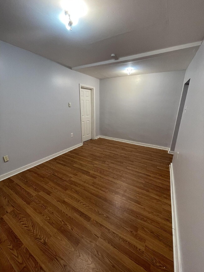 Building Photo - 456 Woodlane Ave