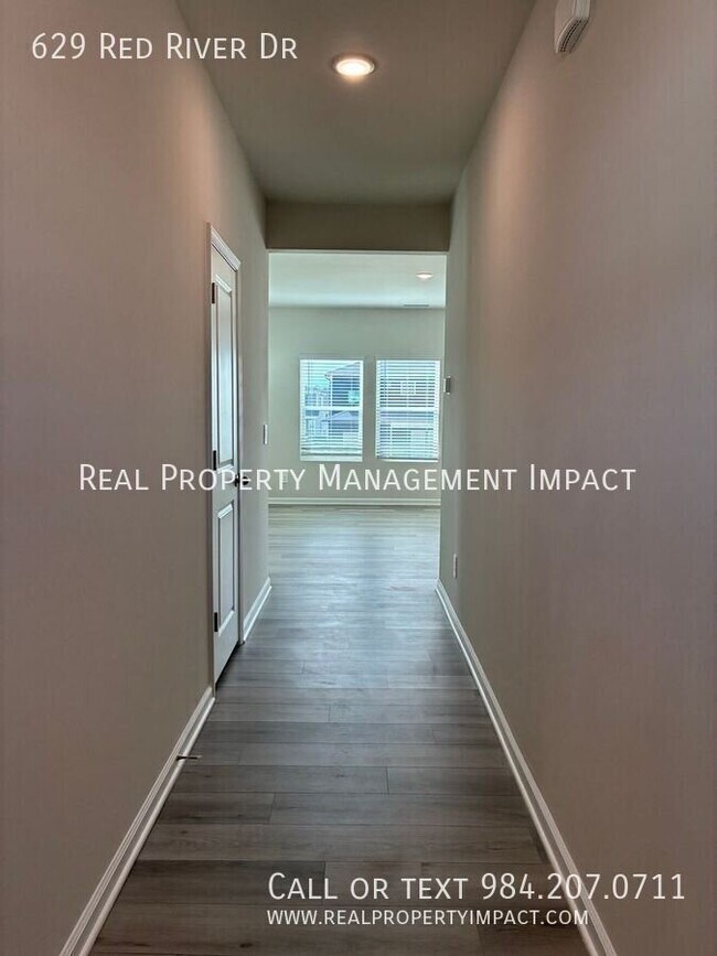 Building Photo - 629 Red River Dr