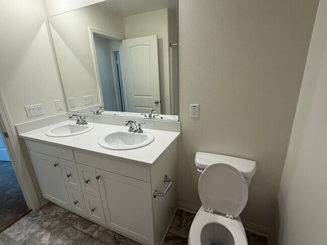 Building Photo - Victorville- New Richmond Home, 3 bedrooms...