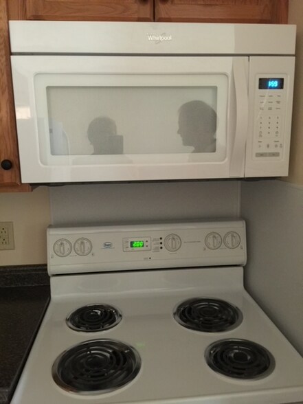 Building Photo - 3619 S Home Ave