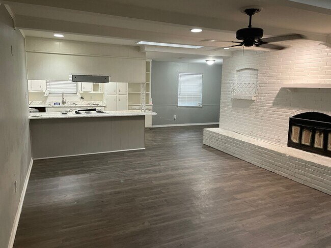 Building Photo - 6172 Whitman Ave