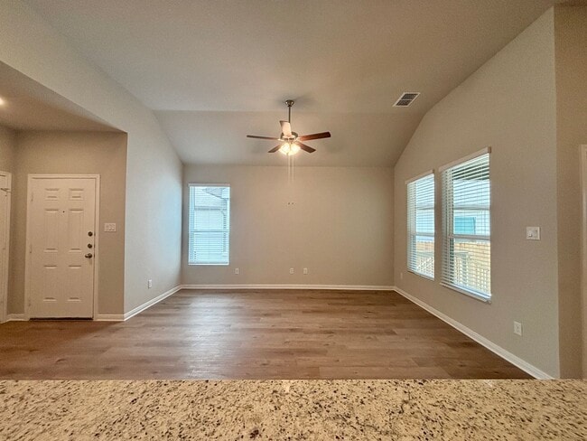 Building Photo - Want luxury living in the Far West ...Look no further...Amanda Park is it!