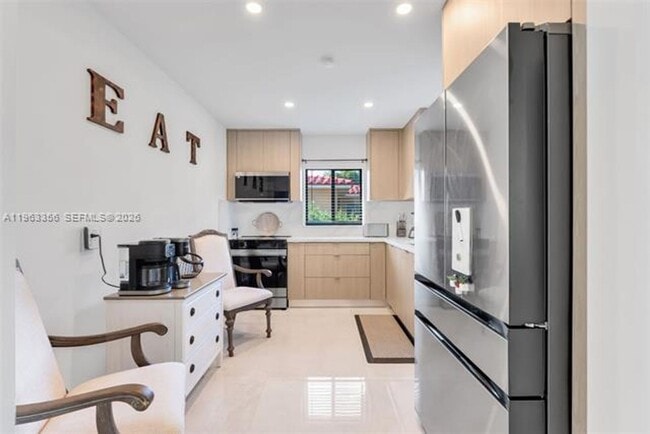 Building Photo - 231 NE 45th St