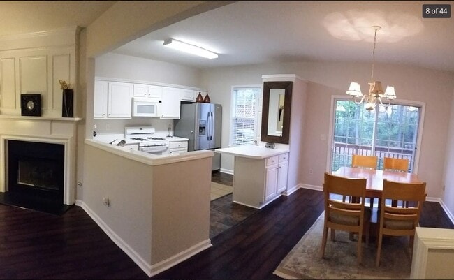 Building Photo - Spectacular Lake View Townhome in Alpharetta – 3 Bedrooms + Office | Available July 1, 2026