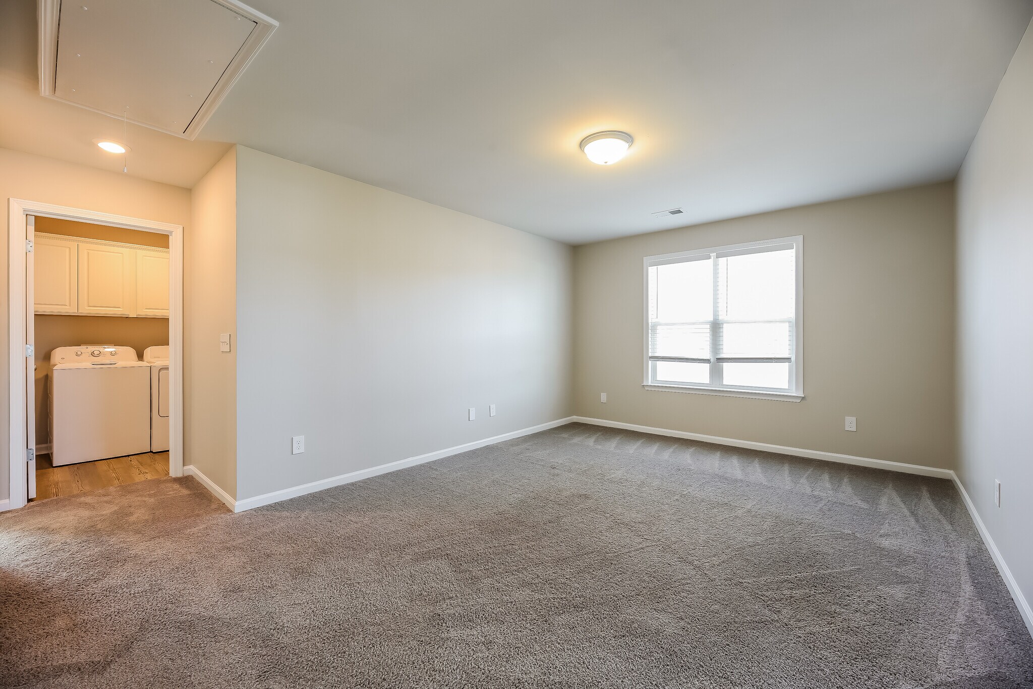 Building Photo - 415 Pollyanna Dr