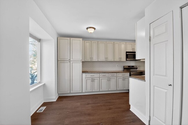 Building Photo - 4 Bed 3.5 Bath in Gaithersburg