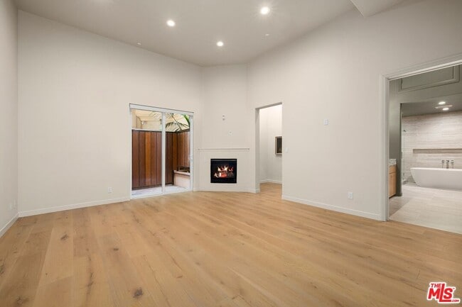 Building Photo - 16123 Sunset Blvd