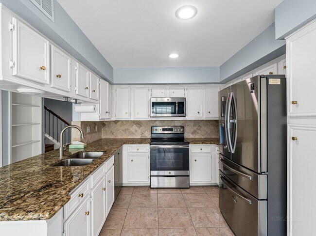Building Photo - 2568 Bering Dr