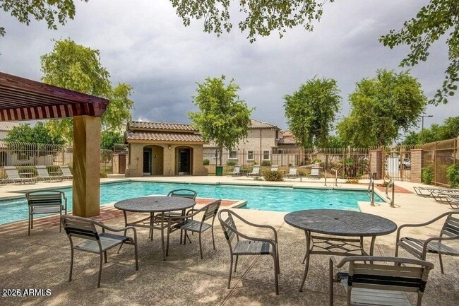 Building Photo - 8460 W Lewis Ave