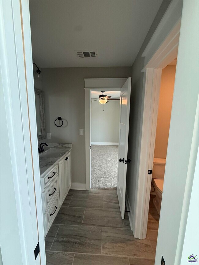 Building Photo - 221 Perth Ct