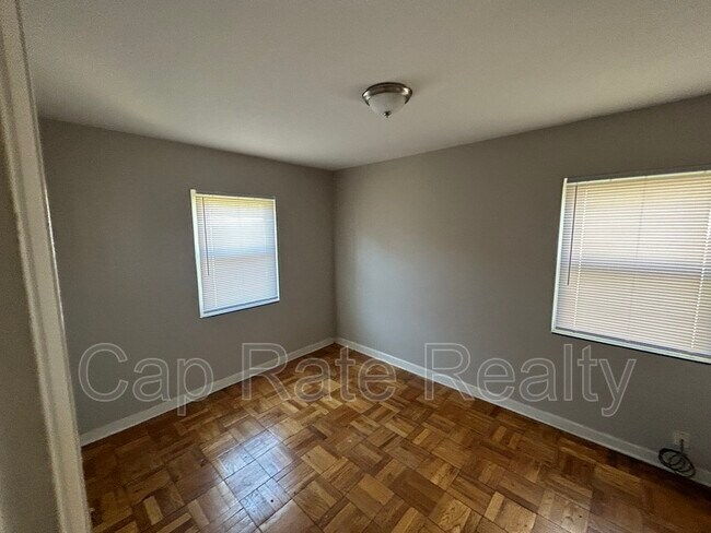 Building Photo - 107 N Hampton Rd