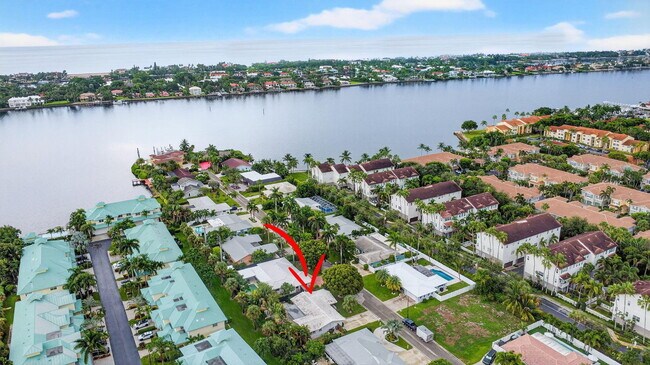 Building Photo - 113 Park Ln E